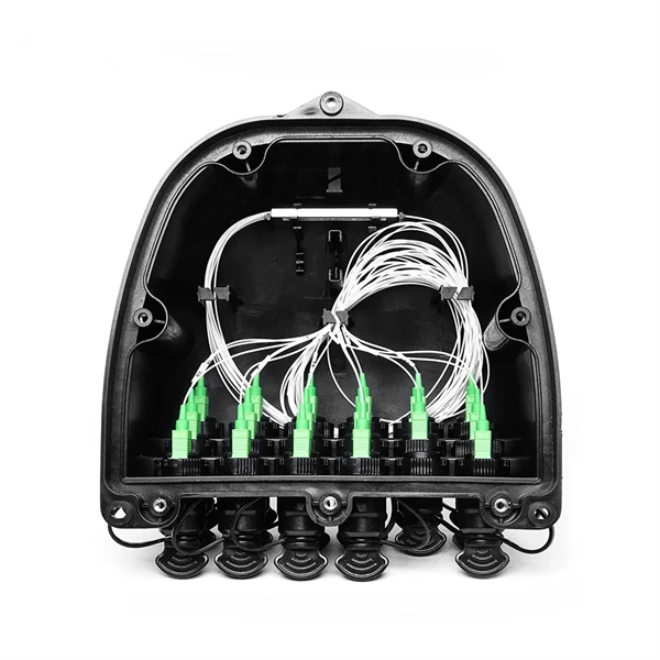 High-voltage and low-voltage cables are stored in the same cable tray