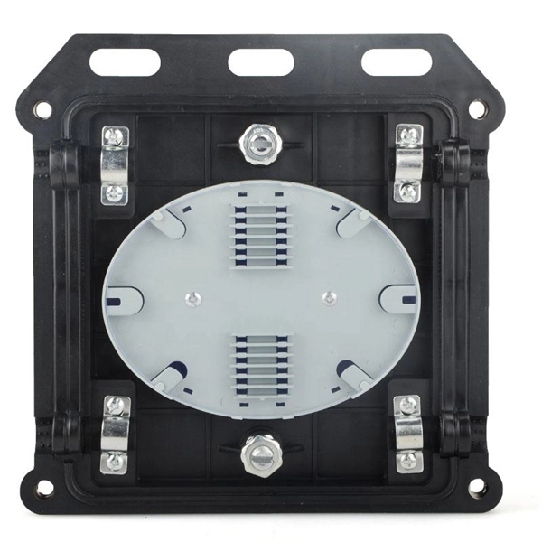 Low-voltage switchgear with circuit breaker