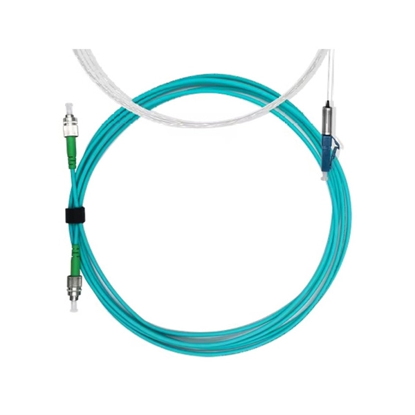 Which type of grounding wire should be used for the distribution box