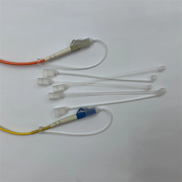 What are the requirements for single-mode fiber optic connectors