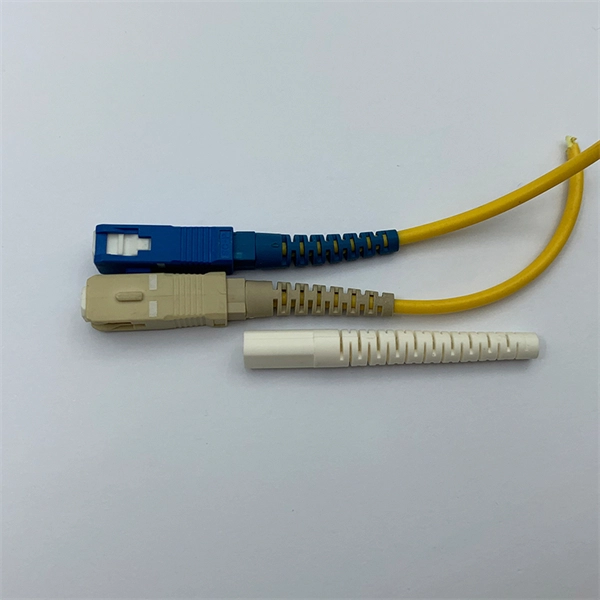 Short-range fiber optic communication system testing