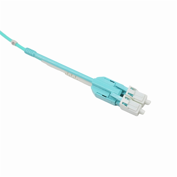 What is the acceptable current rating for a construction site electrical distribution box 