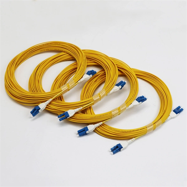 How to connect an eight-core fiber optic cable to an optical splitter